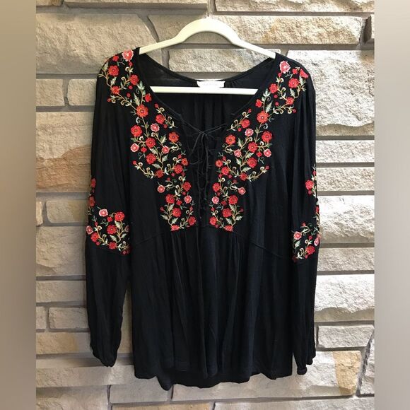 Solitaire Floral Rose Embroidered Lace up Neckline Top Black Red Large feminine - Picture 3 of 8